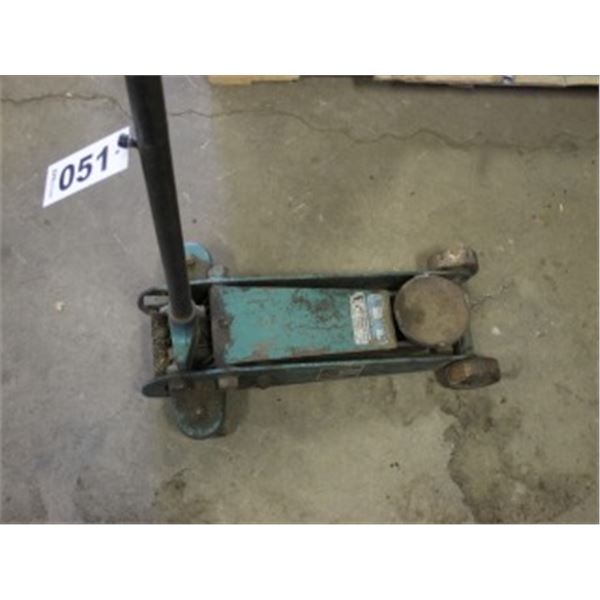APPROX. 1 1/2 TON FLOOR JACK