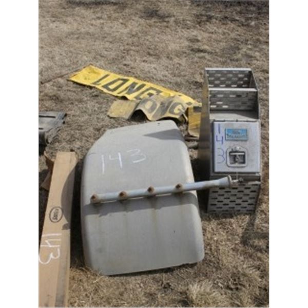 WIDE LOAD SIGN, WHEEL FENDER, EXHAUST PIPE, STEP