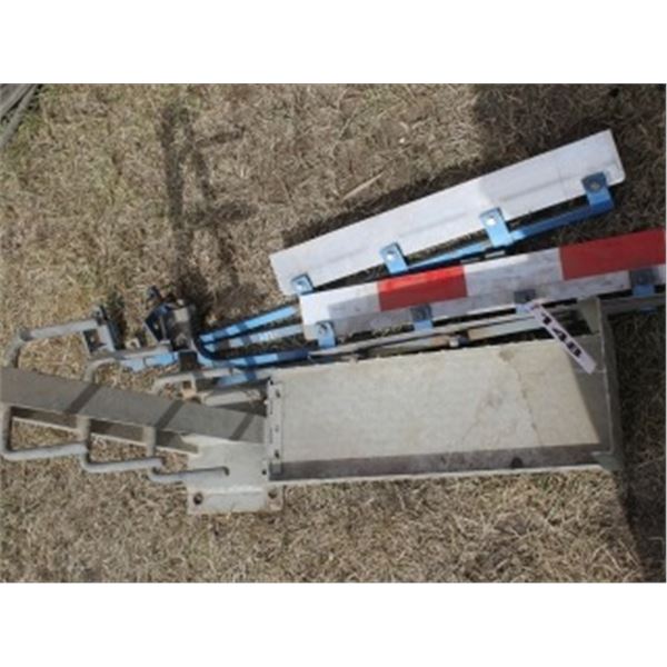 MUD FLAP HANGERS (4), CHAIN HANGER