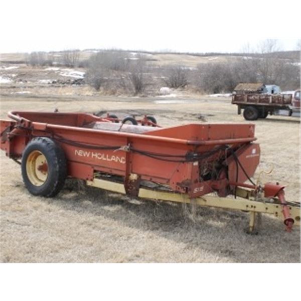 NEW HOLLAND 519 SINGLE AXLE MANURE SPREADER (POOR FLOOR)