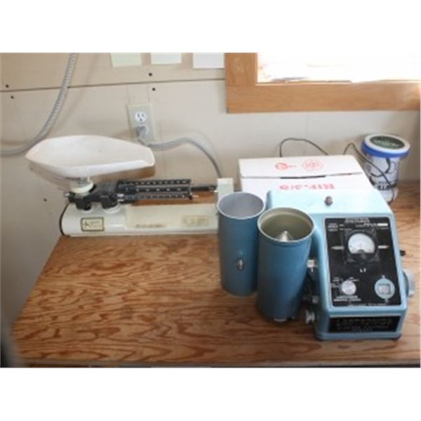 LABTRONICS GRAIN TESTER AND SCALE (LOCATED IN GRAIN OFFICE)