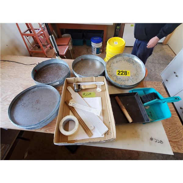 SCREENS & SAMPLE EQUIPMENT LIGHT