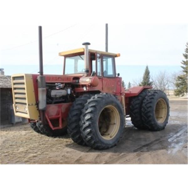 1976 VERSATILE 700 TRACTOR