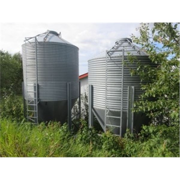 BROCK FEED BIN, 9 TON, C/W AUGER SOUTH OF HOG BARN