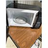 Image 2 : Hamilton beach microwave