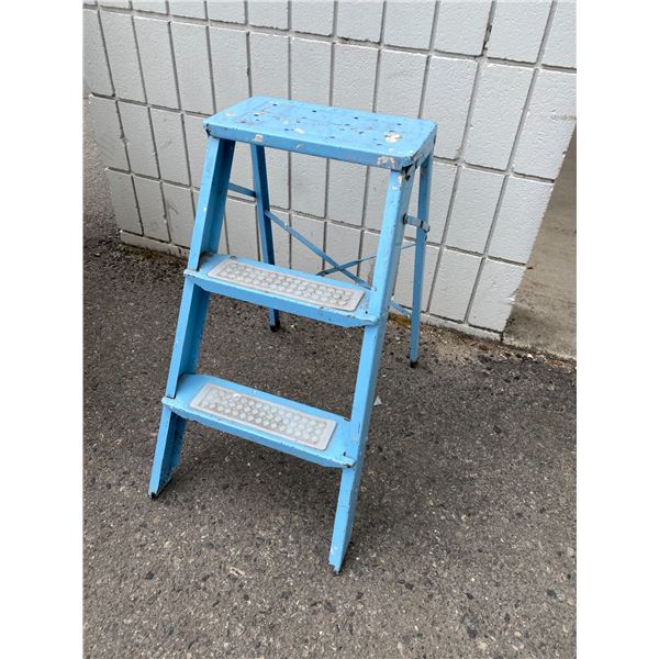 Step ladder