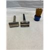 Image 1 : Razors and brush