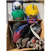 Image 1 : Lot of hats and gloves