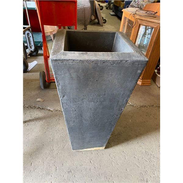 Planter 31 inches tall