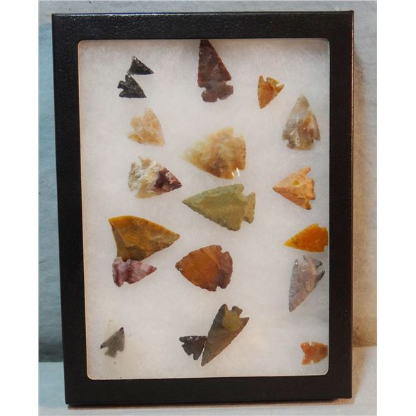 Small tray of arrowheads, 19 pcs.
