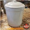Image 2 : 6 Gallon Crock with Lid - Medalta (17"H x 13-3/4" Dia)