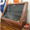 Image 1 : Lockable Counter Display Case - Wooden - Glass Door (23-1/4"H x 30"W x 15"D)