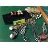 Image 1 : Assortment of Vintage Jewellery : Hair Clip, Necklace, Earring Set, 18k Rings (2) & Cuff Links (2)