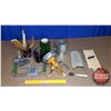 Image 1 : Tray Lot: Vintage Kitchen Items (Treenware, Juicer, Sifter, Mini Mixer, etc)