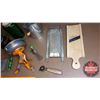 Image 2 : Tray Lot: Vintage Kitchen Items (Treenware, Juicer, Sifter, Mini Mixer, etc)