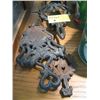 Image 1 : 3 METAL VINTAGE POT HOLDERS
