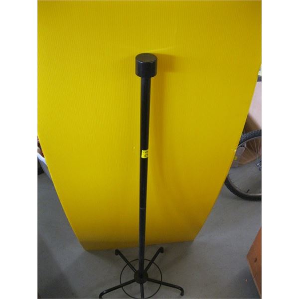 BLACK STANDING POLE