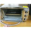Image 2 : OSTER TOASTER OVEN WITH OAK CUTTING BOARD