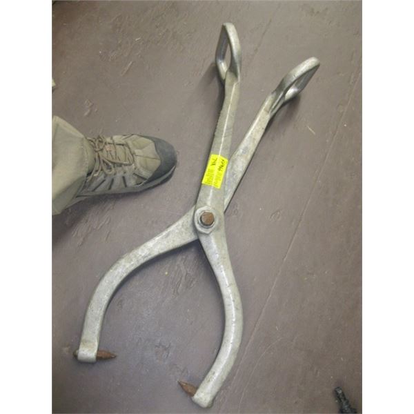 1 PAIR ALUMINUM ICE TONGS