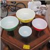 Image 2 : 1 SET OF 4 PYREX BOWLS