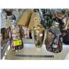Image 1 : 2 JAPANESE FIGURINES & 1 VASE