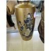 Image 2 : 2 JAPANESE FIGURINES & 1 VASE