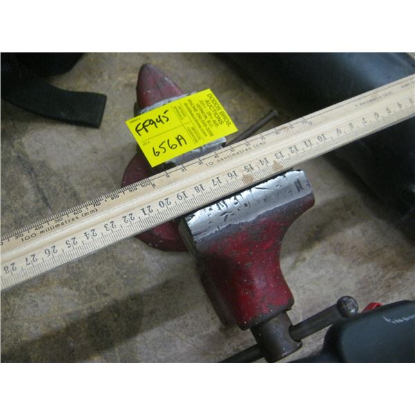 SMALL RED ARROW BENCH VISE