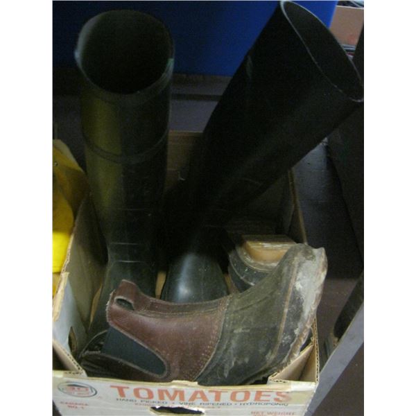 BOX WITH 2 PAIRS OF BOOTS