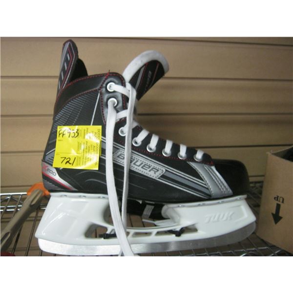 PAIR OF MEN'S BAUER X200 SKATES