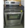 Image 1 : FRIGIDAIRE GALLERY STAINLESS & BLACK STOVE