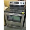 Image 1 : STAINLESS & BLACK FRIGIDAIRE GALLERY STOVE