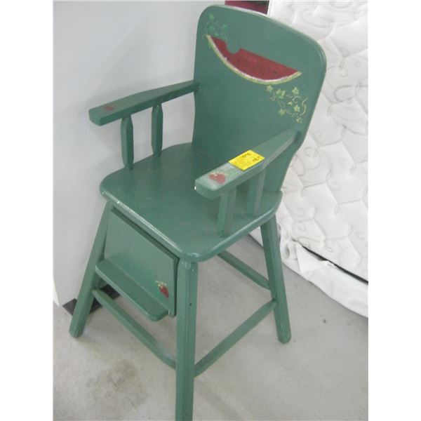 PAINTED VINTAGE WOOD HIGHCHAIR