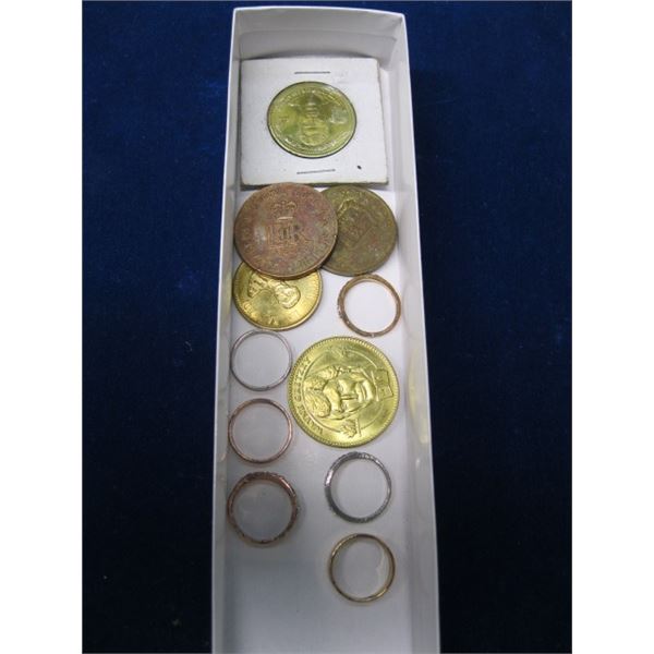 LOT OF HOCKEY TOKENS, FOREIGN COINS & COSTUME JEWELLRY RINGS