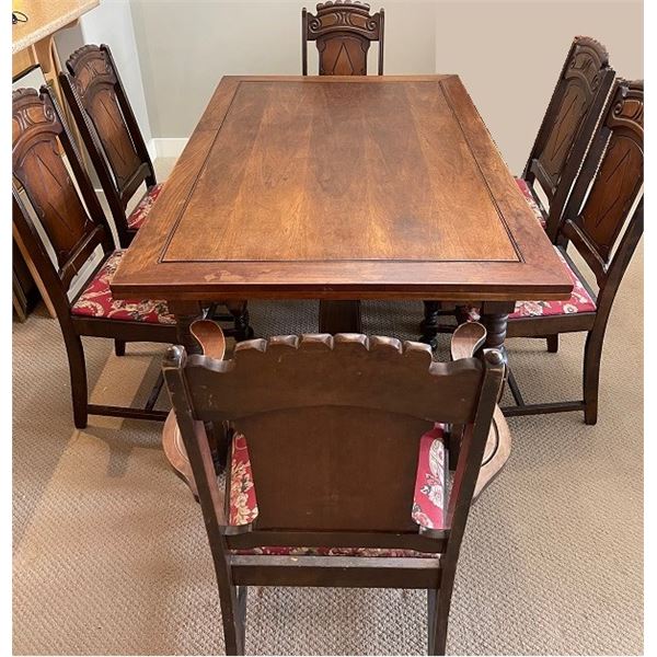 1920 SOLID WALNUT TABLE W/SLIDE OUT LEAF W/6 CHAIRS