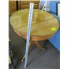 Image 1 : ROUND TABLE WITH GLASS COVERING