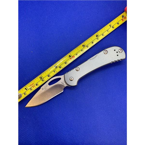 Buck folding pocket knife with clip.