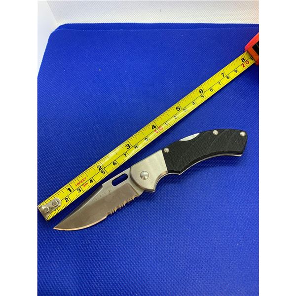 Buck folding pocket knife with clip.