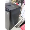 Image 2 : Sun Beam 20.5" x 33" Bar Fridge Black & Stainless
