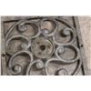 Image 2 : Metal Frame Stand Ornamental Plate 16.5" x 16.5"