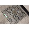 Image 3 : Metal Frame Stand Ornamental Plate 16.5" x 16.5"