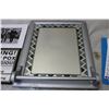 Image 2 : 2 Pictures and Mirror 19" x 14"