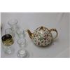 Image 2 : Sadler Tea Pot and Glass Candle Holders