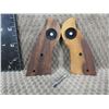 Image 2 : Smith & Wesson Wood Grips with Screw