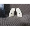 Image 1 : Unknown Small Ivory Coloured Pistol Grips