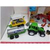 Image 2 : TIN LITHO BARN & FARM TOYS