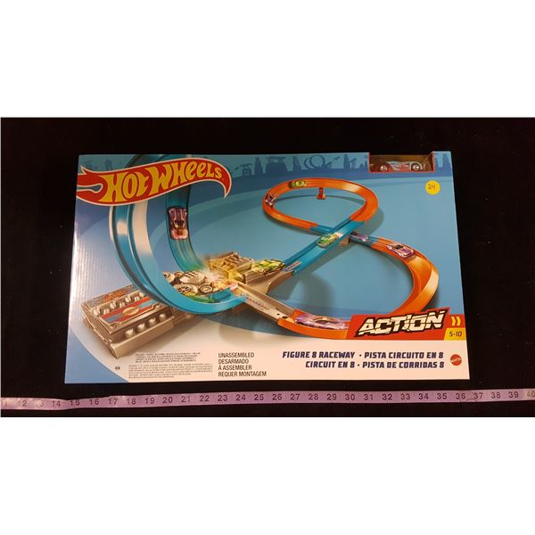 Hot Wheels Figure 8 Raceway Track Set With Car