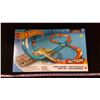 Image 1 : Hot Wheels Figure 8 Raceway Track Set With Car