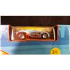 Image 2 : Hot Wheels Figure 8 Raceway Track Set With Car