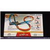 Image 3 : Hot Wheels Figure 8 Raceway Track Set With Car