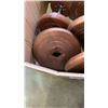 Image 2 : 50 LBS OF WEIGHTS AND DUMBBELL BARS